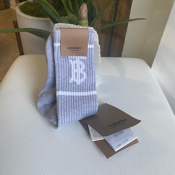 BURBERRY Monogram Motif Intarsia Socks In Pebble Grey Size M UNISEX - Picture 5 of 8